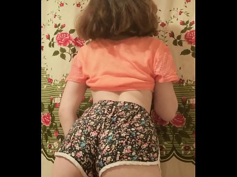❤️ 性感的年轻宝贝在镜头前脱下她的短裤 ❤❌ Sex video❌❤
