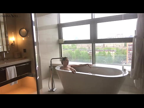 ❤️ 巨大的宝贝 激情地在浴室里撸起了她的阴部 ❤❌ Sex video❌❤