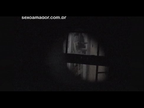 ❤️ 金发女郎被隐藏在空心砖后面的邻居偷窥者偷偷录影 ❤❌ Sex video❌❤