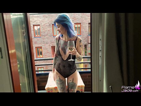 ❤️ 巨大的女孩大口吸吮，在空旷的天空下热情地做爱 ❤❌ Sex video❌❤